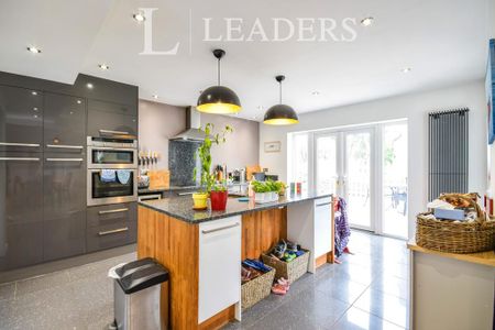 4 bedroom detached house to rent - Photo 5