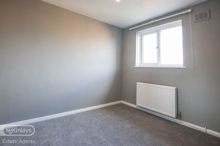 3 bedroom Semi Detached for rent - Photo 3