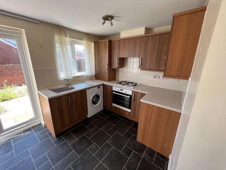 2 bedroom terraced house to rent - Photo 2