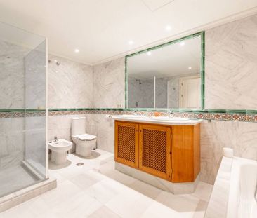 Luxury Apartment for rent in Benahavís, Spain - Photo 4