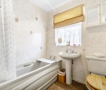 2 bedroom detached bungalow to rent - Photo 1