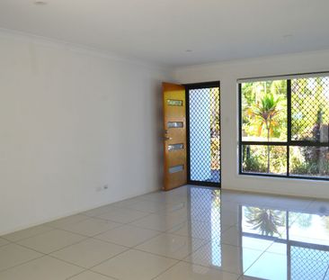 Modern, sleek & spacious - Photo 2
