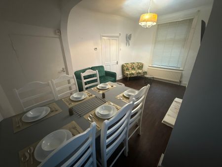 4 Bed Semi-Detached House, Cambridge Road, M9 - Photo 3