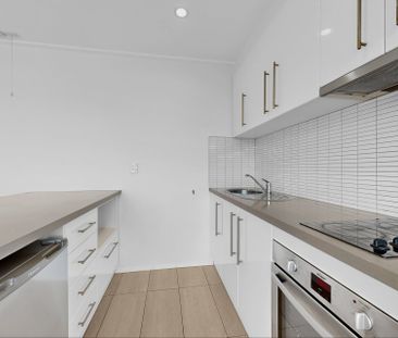 Smart, stylish and superbly located - Photo 4