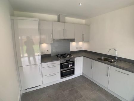 3 bedroom semi-detached house to rent - Photo 5