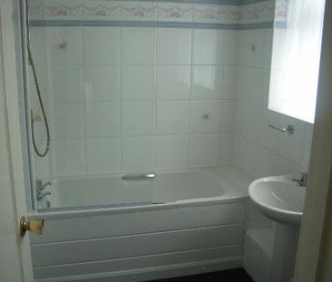 3 bedroom flat to rent - Photo 5