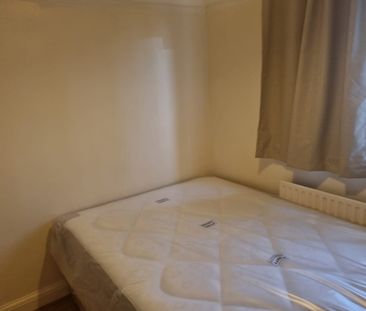 Room in a Shared House, Burnley Road, NW10 - Photo 6