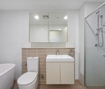 Stylish Two-Bedroom Apartment with Stunning District Views, Gym and... - Photo 6