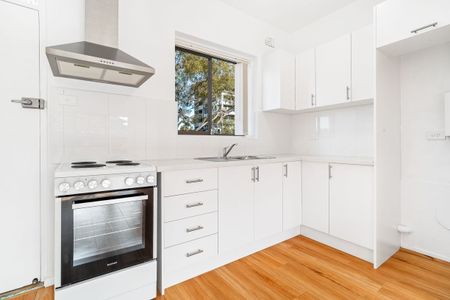 RENOVATED ONE BEDROOM UNIT IN PRIME LOCATION - Photo 3