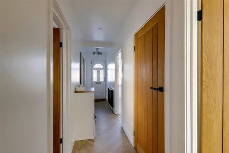 3 bedroom semi-detached bungalow to rent - Photo 5