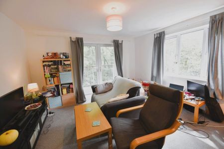 2 bedroom Flat in Flat 22, Leeds - Photo 2