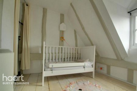 2 bedroom character property to rent - Photo 3