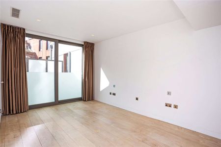 Two bedroom apartment with a terrace in Mayfair. - Photo 3