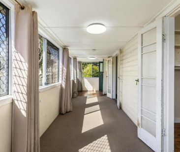 Beautiful 2 Bedroom Cottage, Perfectly Located! - Photo 6