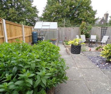 2 bedroom semi-detached bungalow to rent - Photo 4