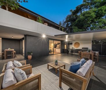 Prestigious boutique apartment with stunning mountain views – LARGE... - Photo 5