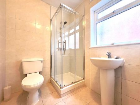 3 bedroom house - semi-detached - Photo 2