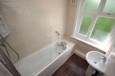 Newport Mount, Headingley, Leeds, LS6 - Photo 2