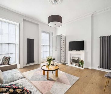 EXCLUSIVELY MANAGED BY SAVILLS. PET FRIENDLY. Recently renovated st... - Photo 3