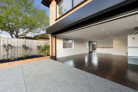 4-Bed 3-Bath 2-Car Garaged Bayside Living in Aspendale - Photo 3