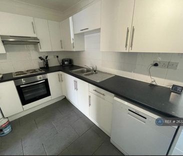 1 bedroom in a house share to rent - Photo 3