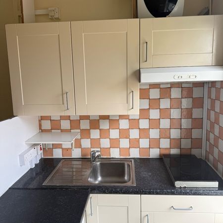 Room in a Shared House, Stuart Crescent, N22 - Photo 4