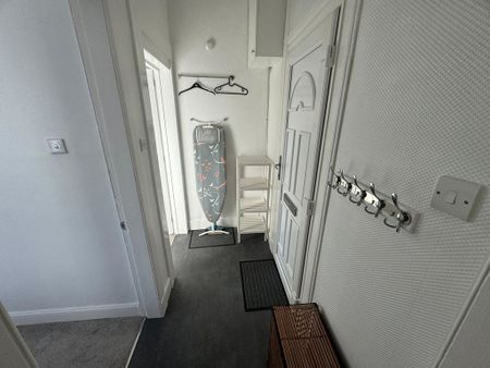 1 Bedroom Property To Rent - Photo 3