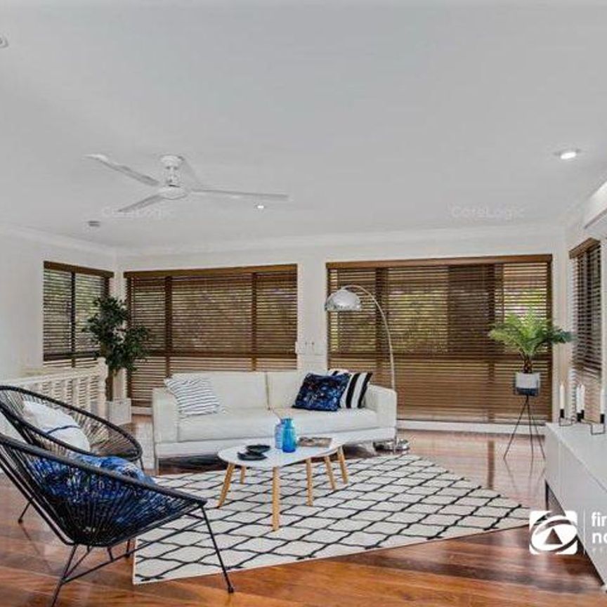 UPSTAIRS ONLY - 3 BEDROOMS IN THE HEART OF CLEVELAND - Photo 1