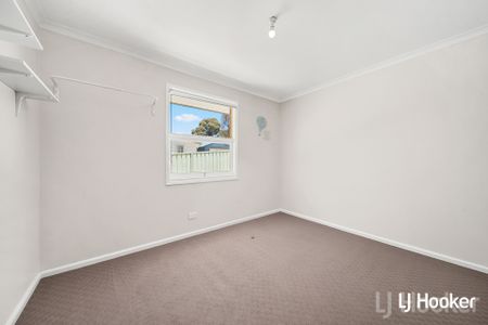 12 Cassidy Street, Queanbeyan West NSW 2620 - House For Rent | Domain - Photo 4