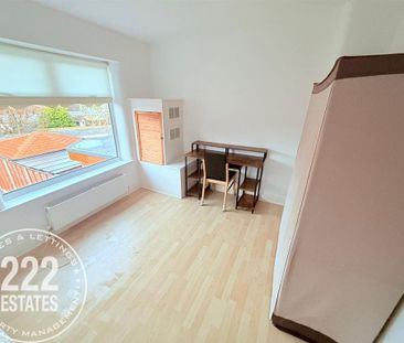 3 bedroom semi-detached house to rent - Photo 6