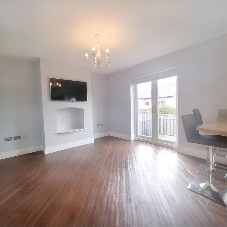 4 bedroom semi-detached house to rent - Photo 1