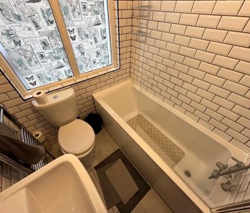 5 bedroom end of terrace house to rent - Photo 2