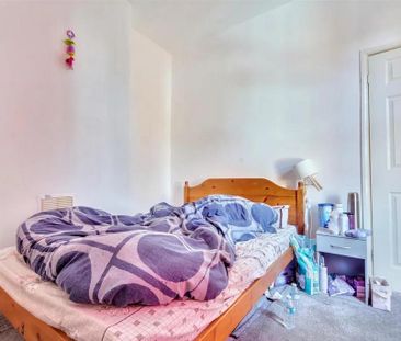 2 bedroom end of terrace house to rent - Photo 2