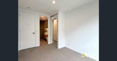 Your Urban Cosy Home with Double Ensuites Awaits in South Melbourne - Photo 3