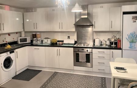 £1,200 PCM, Two Bedroom, Two Bathroom Ground Floor Apartment with Allocated Parking in Reresby Court, Heol Glan Rheidol, Cardiff Bay, CF10 5NR - Photo 5