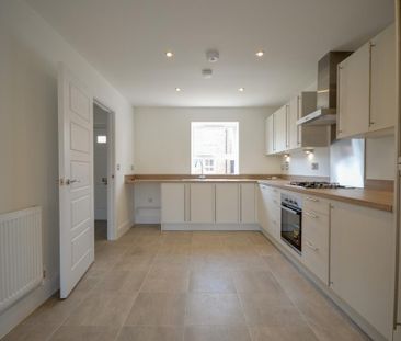 3 bedroom semi-detached house to rent - Photo 2