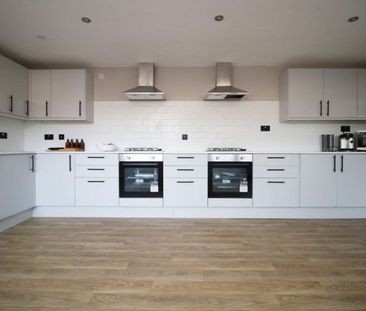 Room in a Shared House, Victoria Road Room 2 - Photo 1