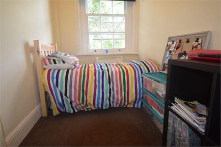 3 bedroom flat to rent - Photo 2