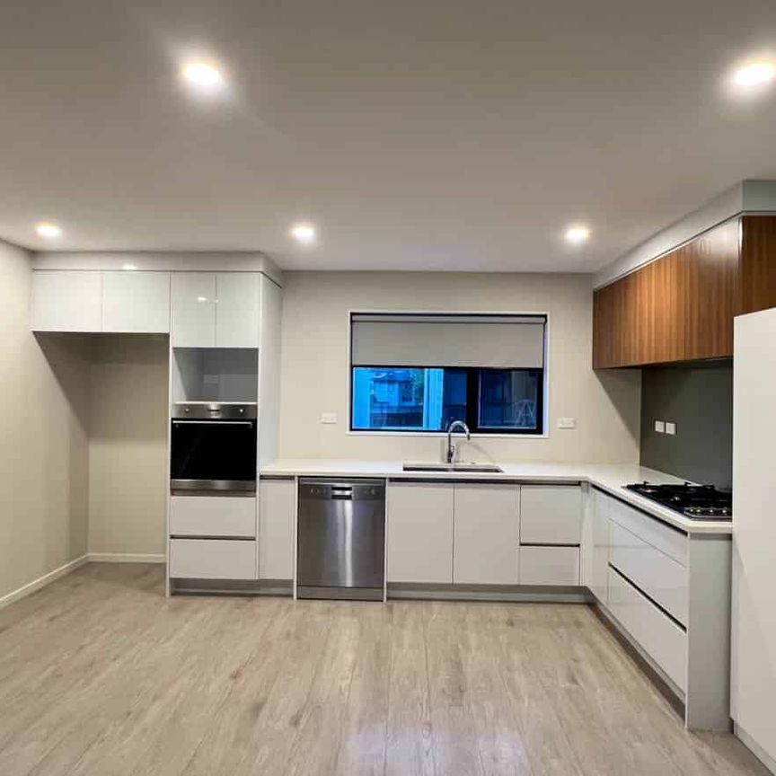 Modern 3-Bedroom Townhouse – Prime Location Ne... - Photo 1