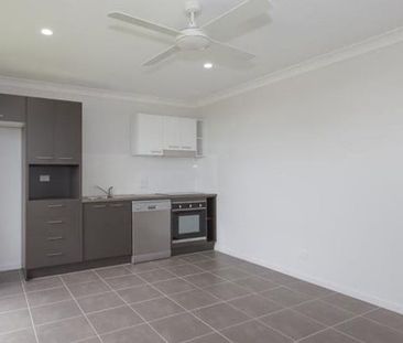 2/35 Awoonga Crescent, Morayfield QLD 4506 - House For Rent | Domain - Photo 6