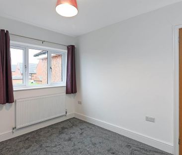 4 bedroom semi-detached house to rent - Photo 3