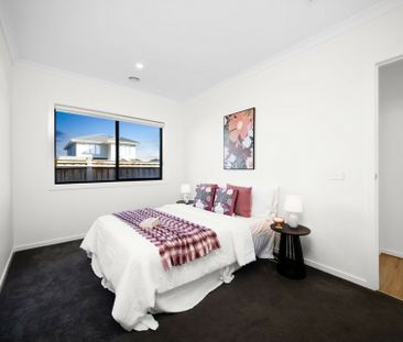 15 Bainbridge Road, Manor Lakes VIC - Photo 5