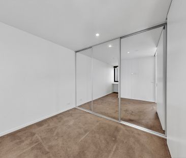DISCOVER THE EASE OF OAKLEIGH LIVING! - Photo 1