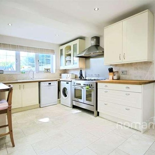 Knoll Close, Fleet, Hampshire, GU51 - Photo 1
