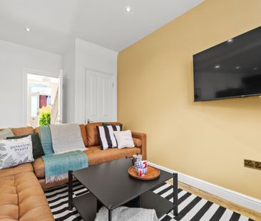 17 Manor Terrace, Headingley, Leeds, LS6 1BU - Photo 2