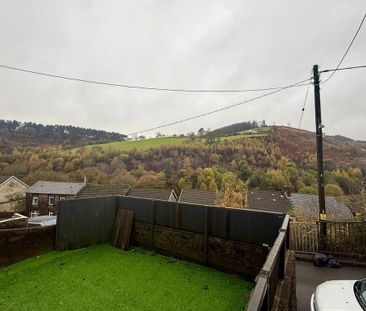 3 bedroom terraced house to rent - Photo 6