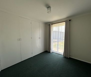 Family Home in Quiet Court - Photo 4