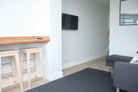 1 bedroom in a house share to rent - Photo 5