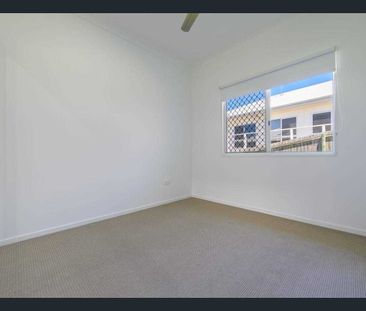 Lovely, Spacious Modern Home - Photo 3