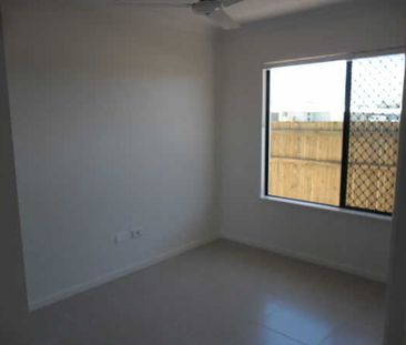 17 Epping Way, Mount Low QLD 4818 - House For Rent | Domain - Photo 4